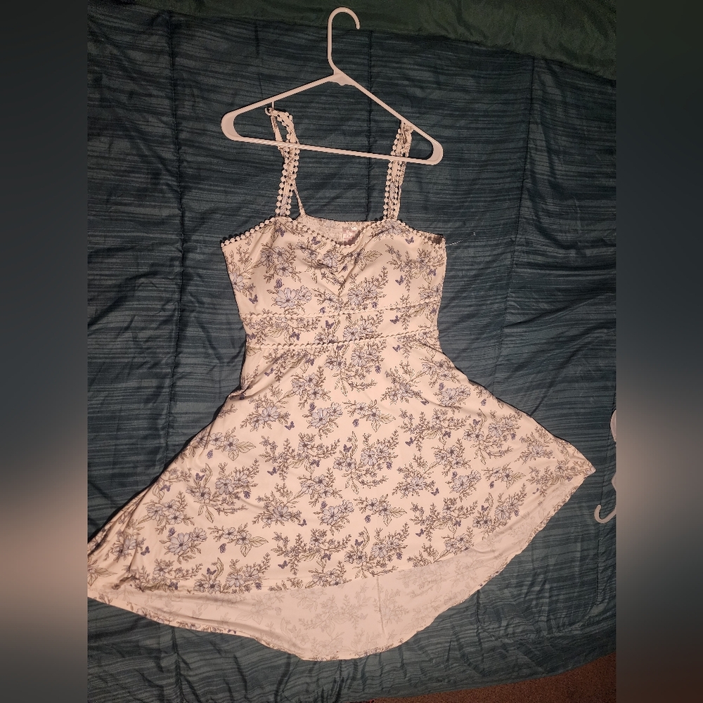 Dress - Picture 2 of 4